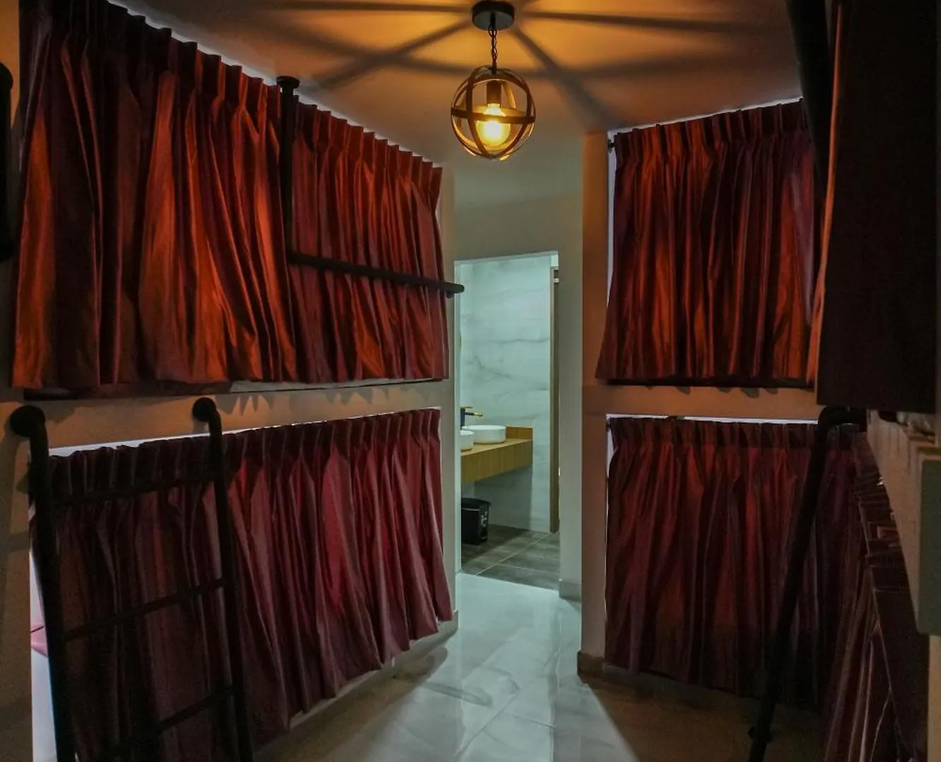Qantic Lodging Medellin 0*,  Colombia