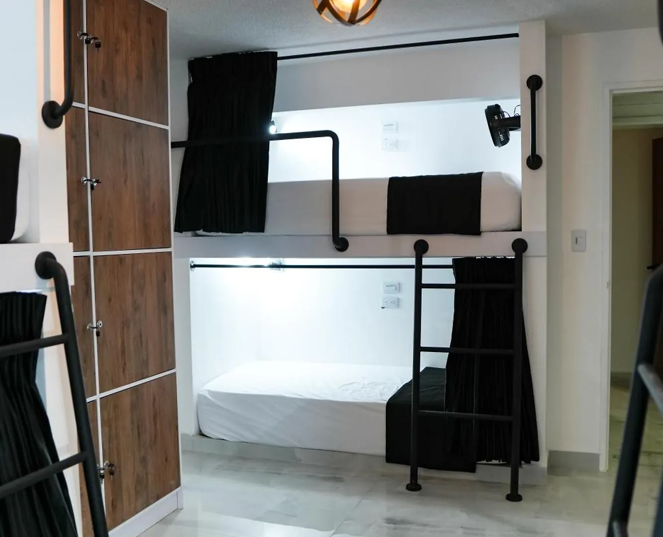 Qantic Lodging Medellin Guest house