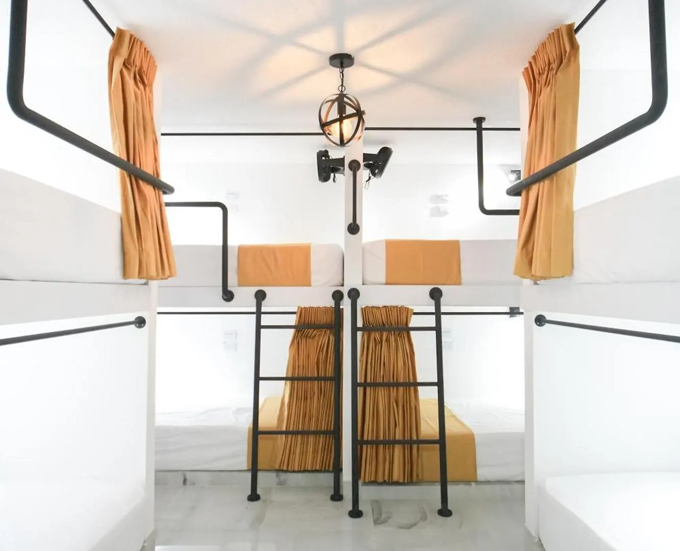 Qantic Lodging Medellin 0*,  Colombia