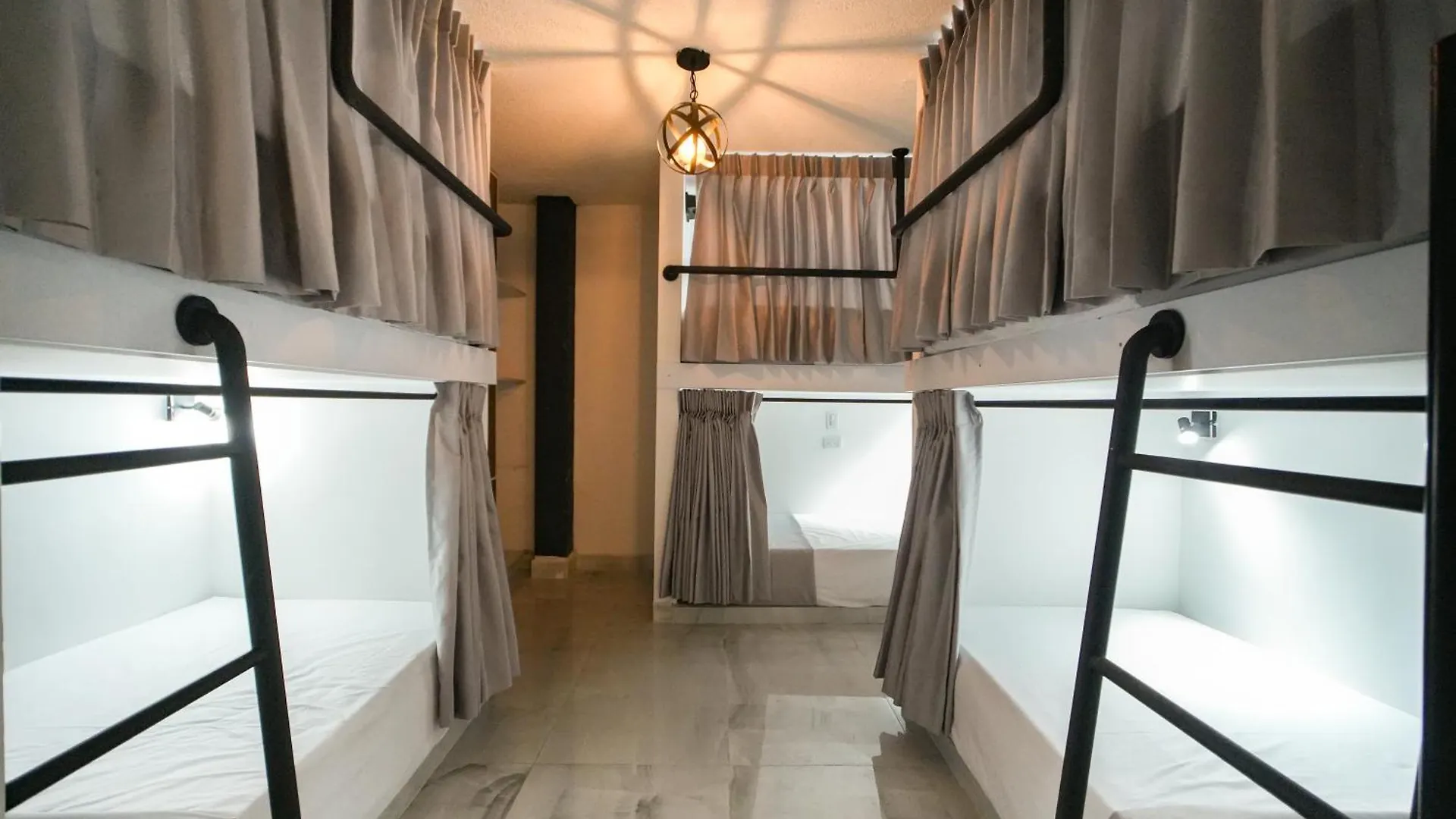 Qantic Lodging Medellin 0*,  Colombia