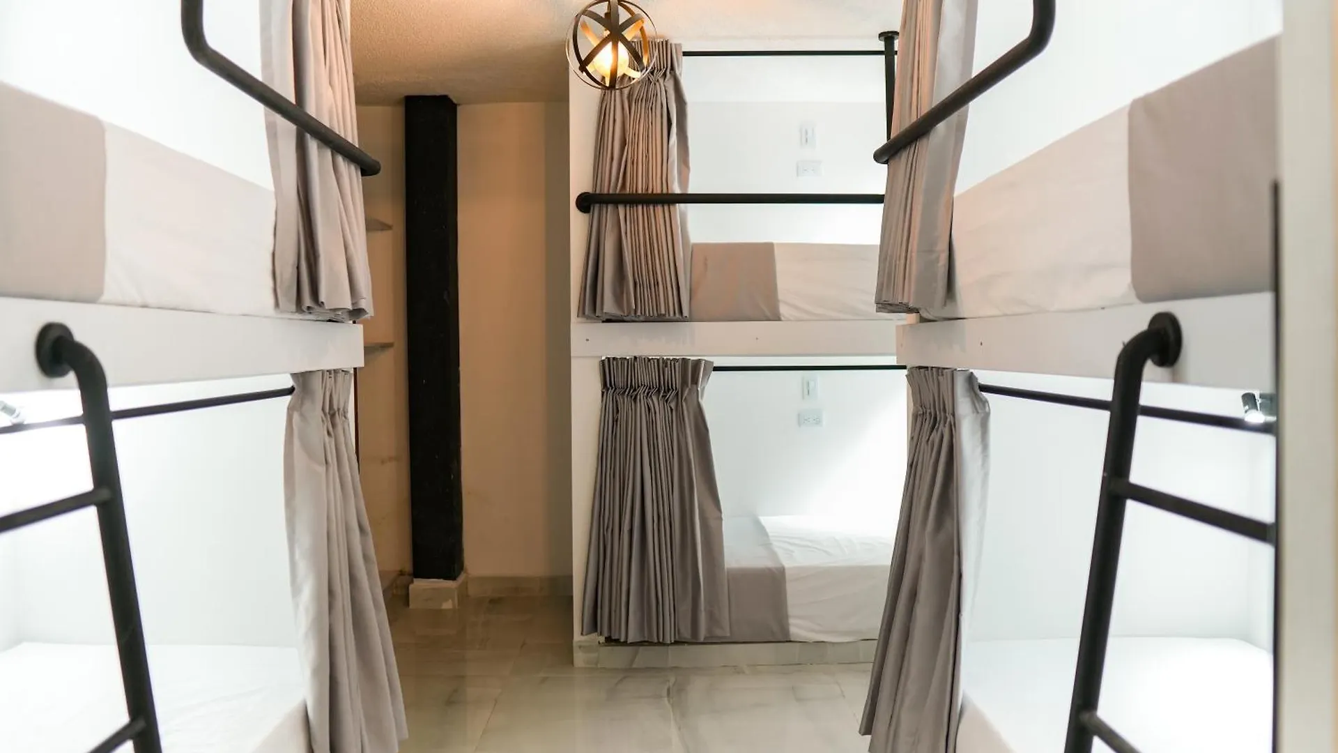 Qantic Lodging Medellin 0*,  Colombia