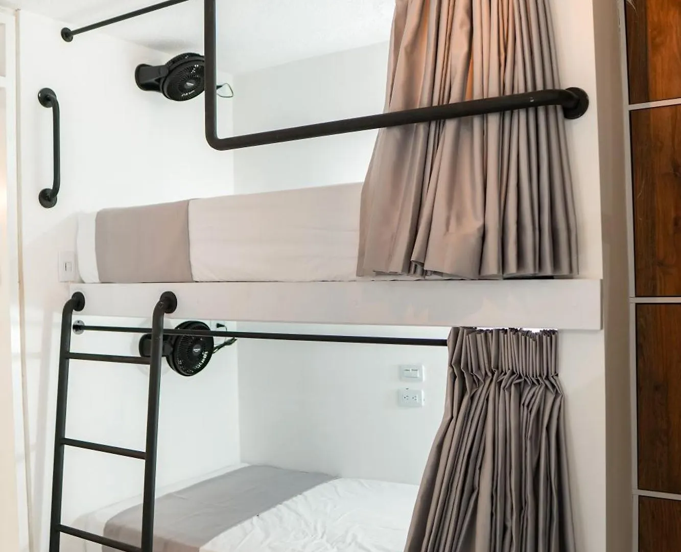 Qantic Lodging Medellin Guest house